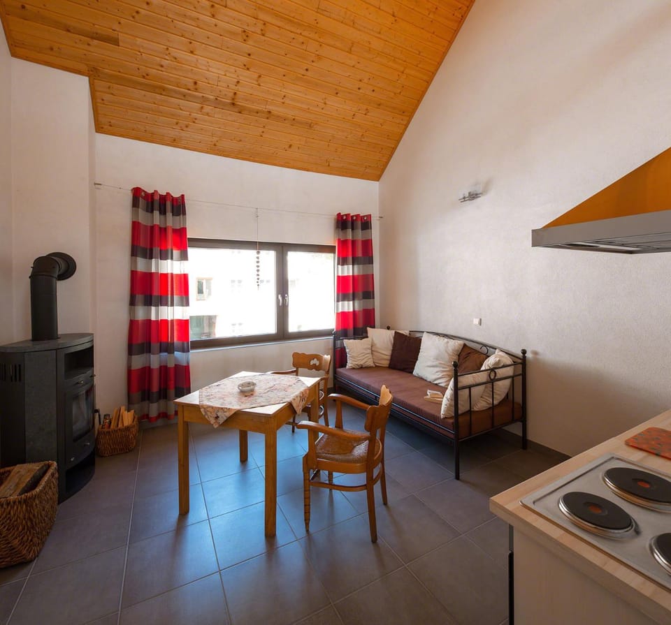 Living room, Seating area, Dining area, pet friendly, stove