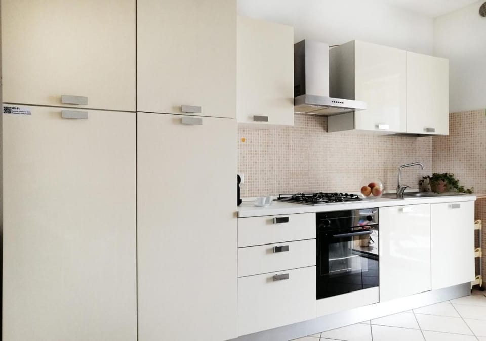 Kitchen or kitchenette, pet friendly, stove