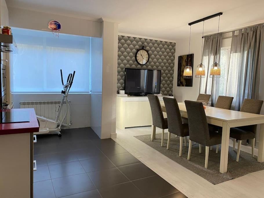 TV and multimedia, Kitchen or kitchenette, Seating area, Dining area