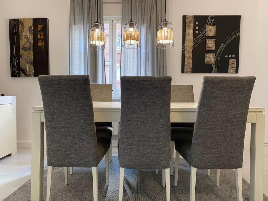Seating area, Dining area