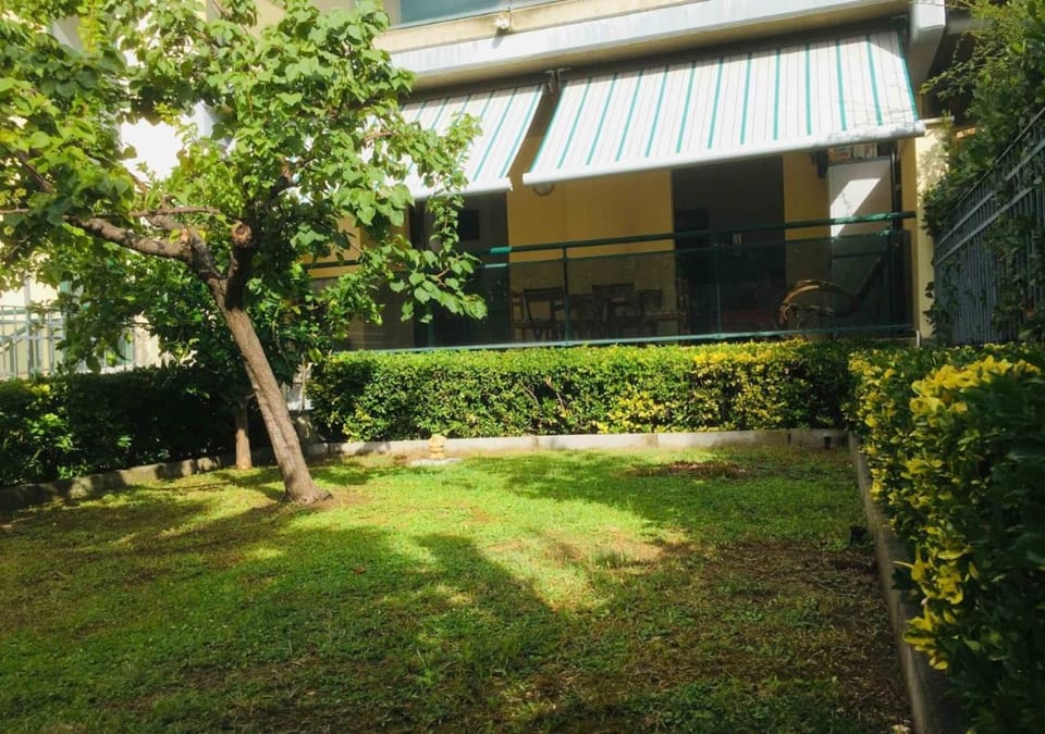 Property building, Day, Garden, Garden view