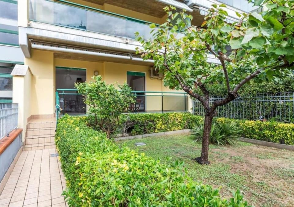 Property building, Day, Garden, Garden view