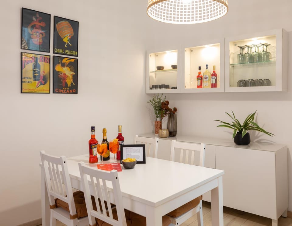 Food and drinks, Dining area, Food, Drinks