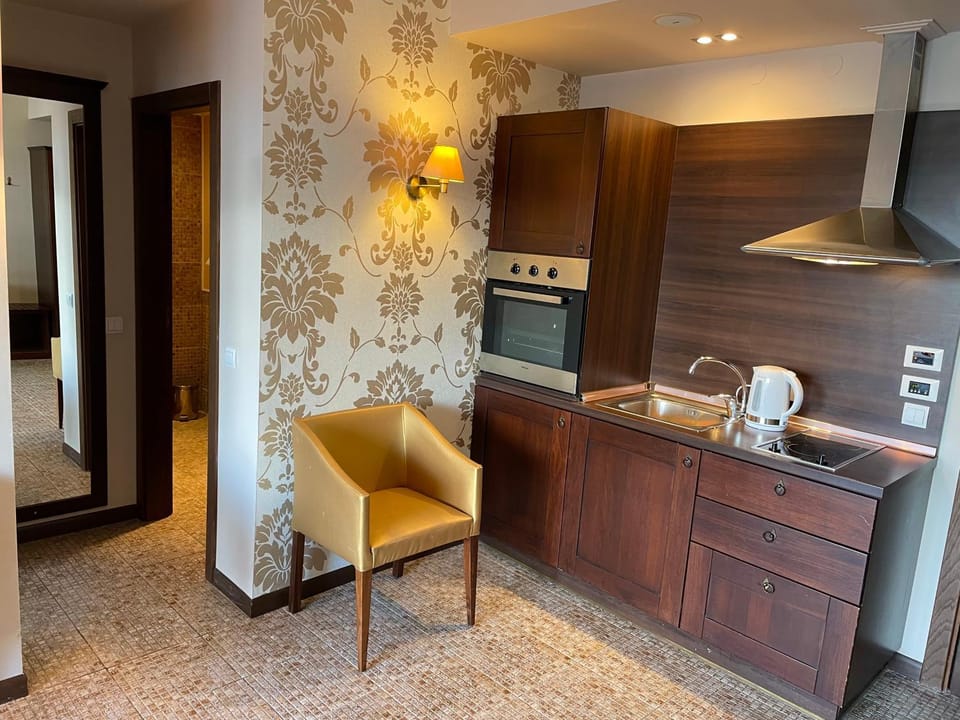 Kitchen or kitchenette, pet friendly, stove