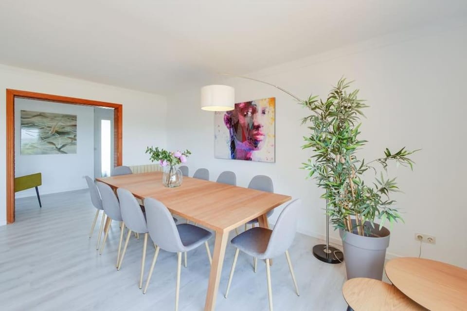 Seating area, Dining area