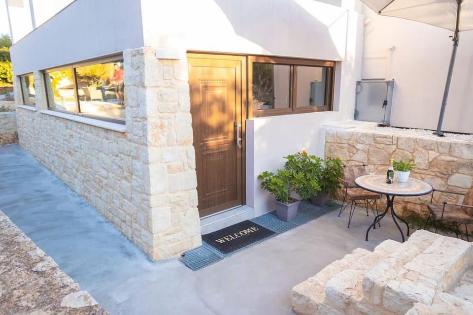 Property building, Balcony/Terrace, Seating area