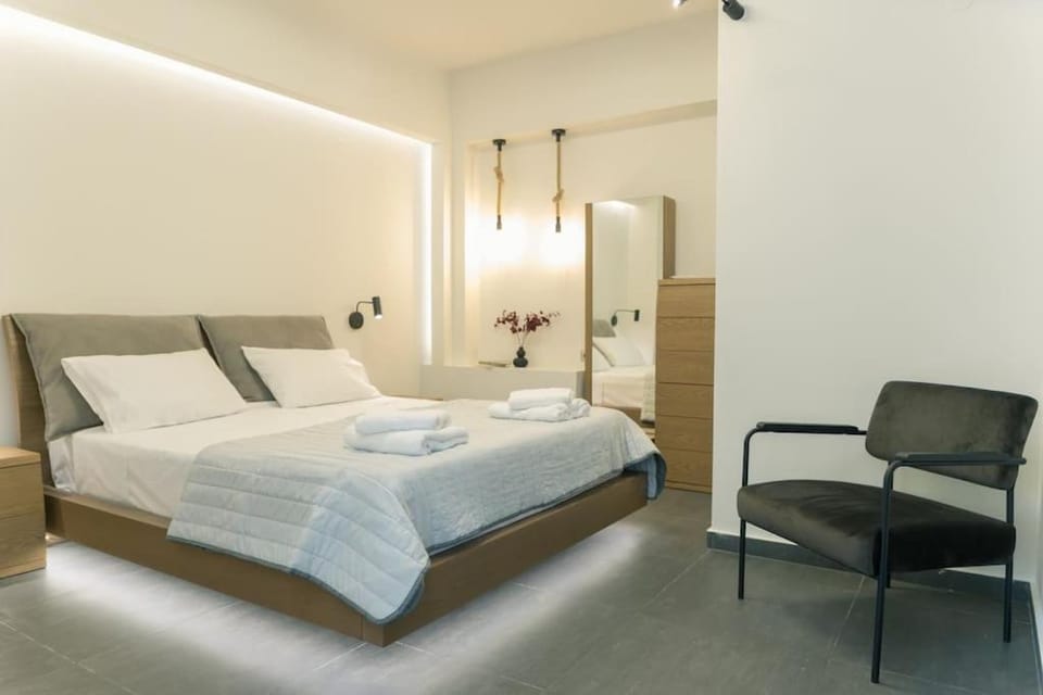 Bed, Bedroom, towels