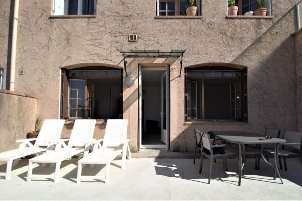 Property building, Patio, sunbed