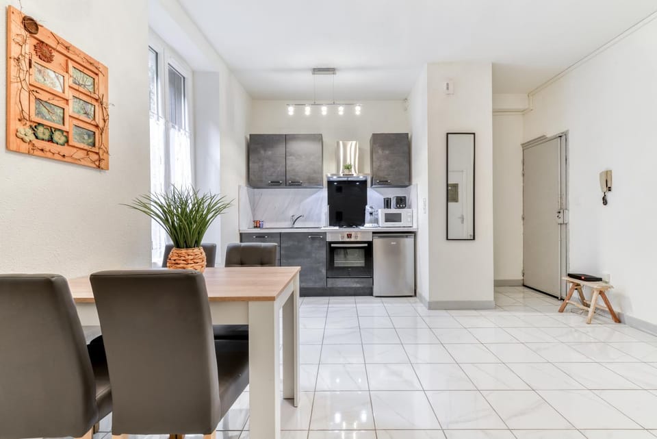 Seating area, Dining area, kitchen