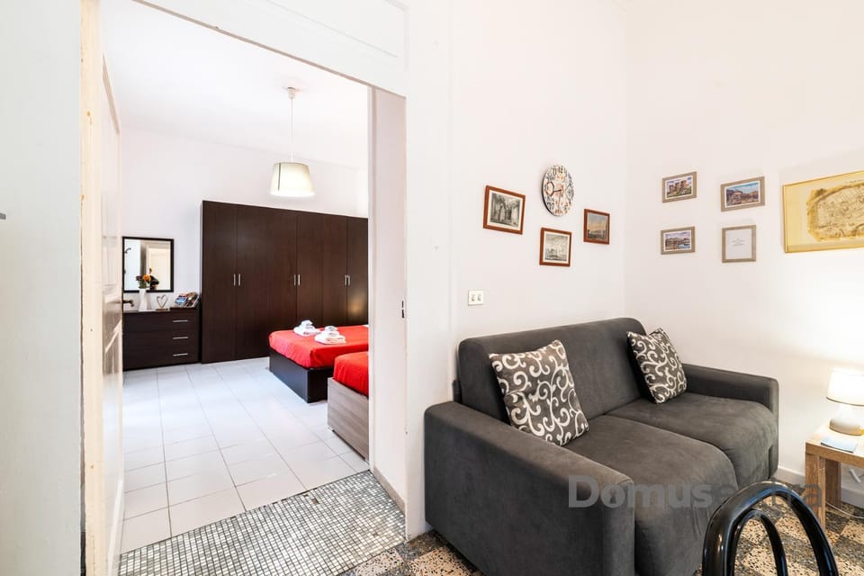 Bed, Living room, Photo of the whole room, Seating area, Bedroom