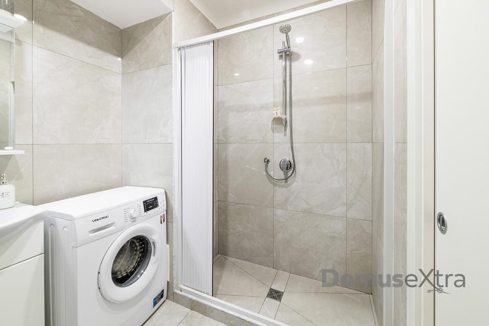 Shower, Bathroom, towels, washing machine