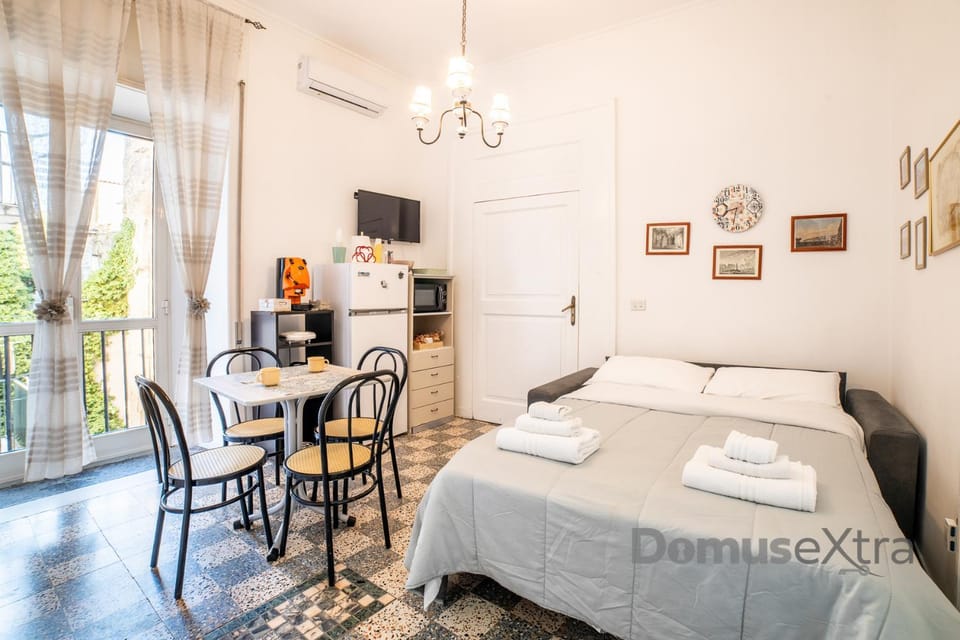 Bed, TV and multimedia, Kitchen or kitchenette, Living room, Photo of the whole room, Seating area, Dining area, minibar, towels, air conditioner