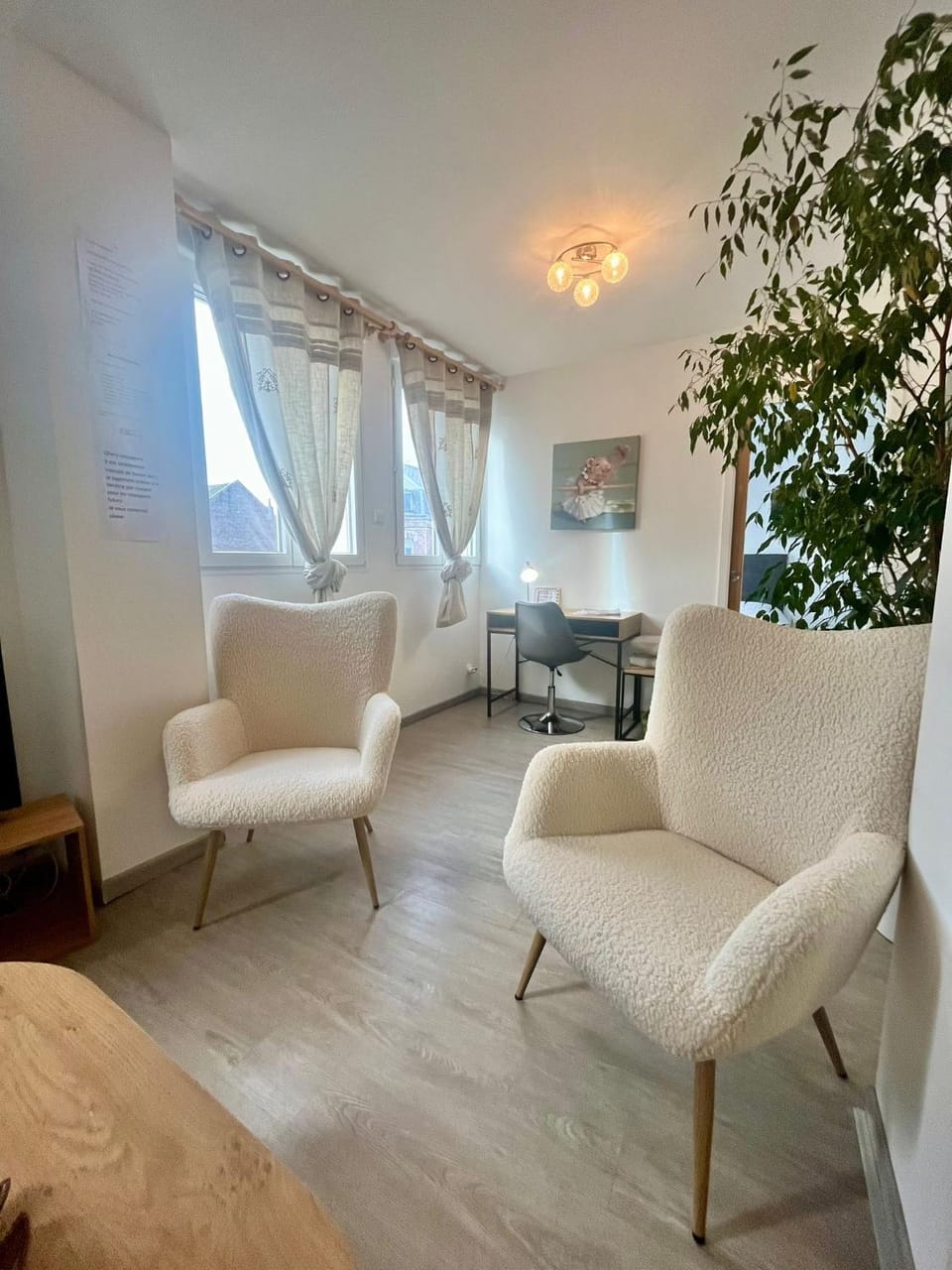 gîte 65 m2 200 m gare t-g-v et fac 400 m centre-ville grand parking 250 places gratuit face au logement Apartment in Arras