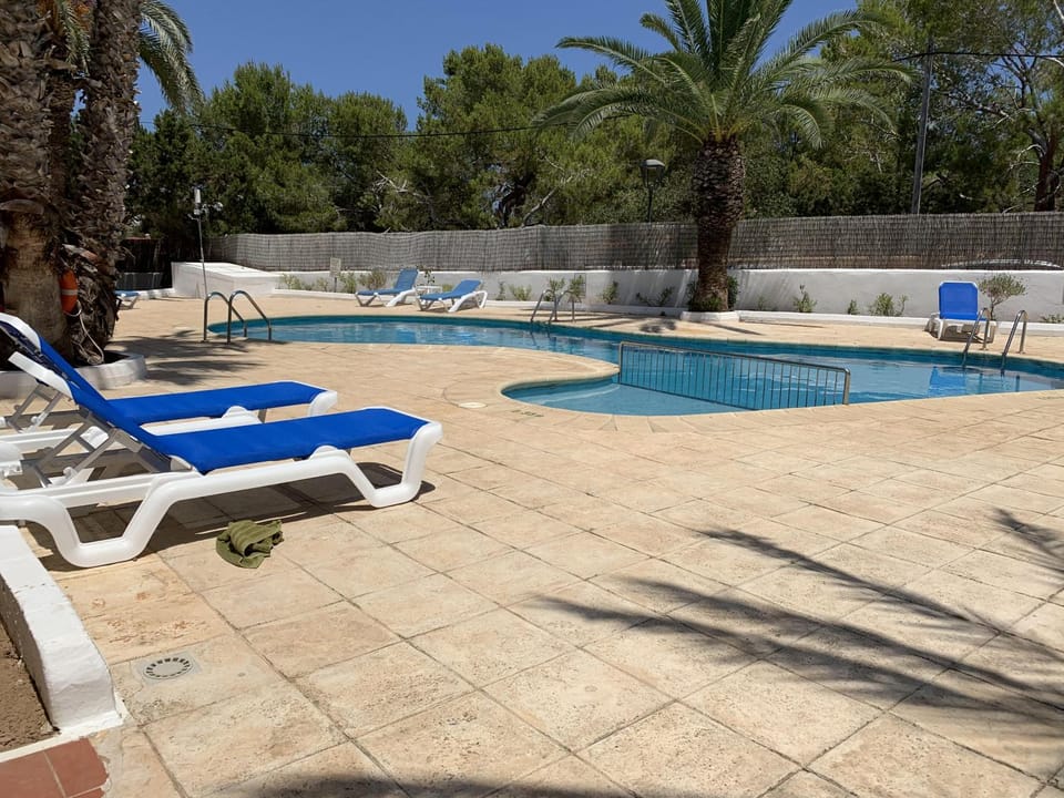 Pool view, Swimming pool, sunbed