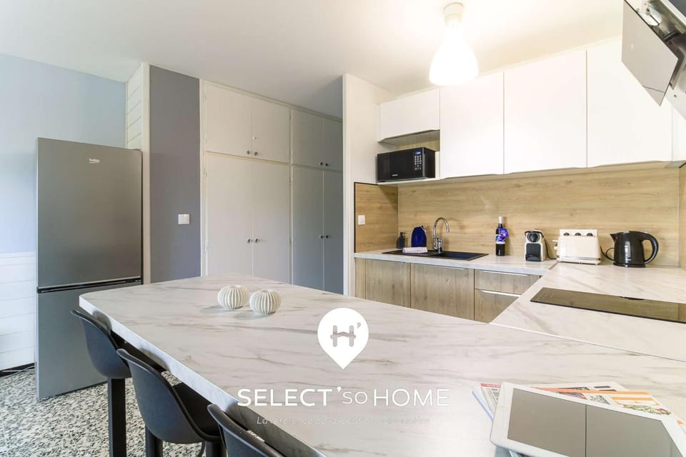Coffee/tea facilities, Kitchen or kitchenette, Dining area, dishwasher, oven, pet friendly, stove, toaster