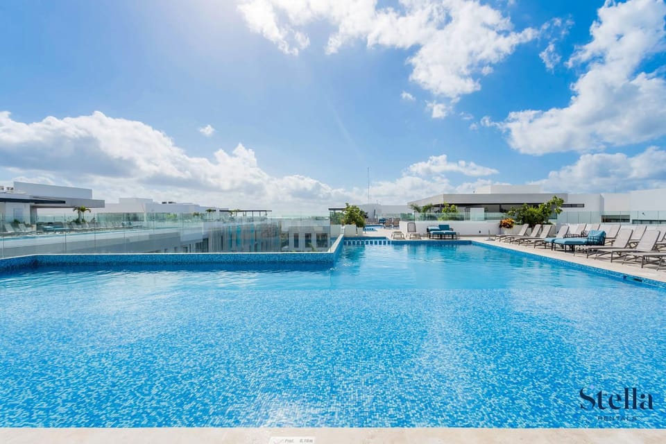 Day, Pool view, Swimming pool, sunbed
