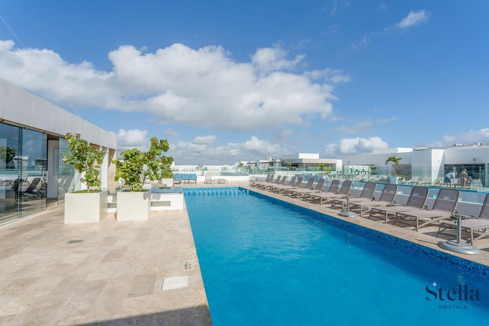 Day, Pool view, Swimming pool, sunbed