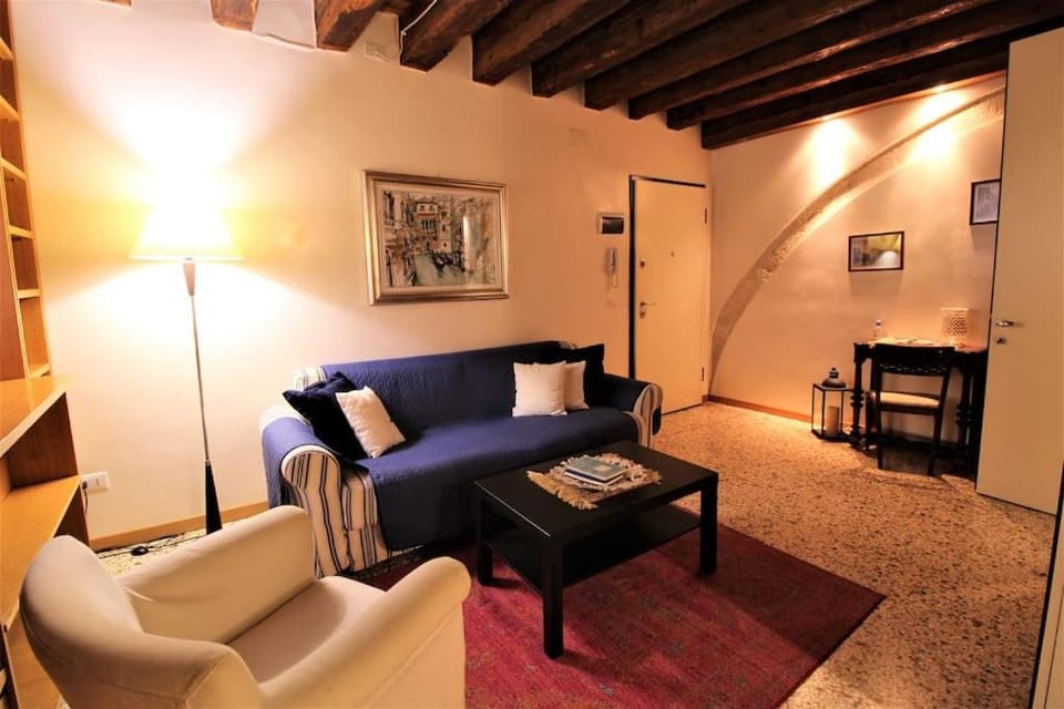 San Marco charming apartment with canal view Apartment in San Marco