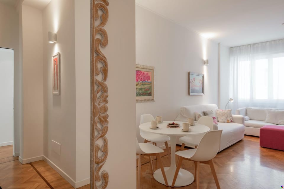Living room, Photo of the whole room, Seating area, Dining area