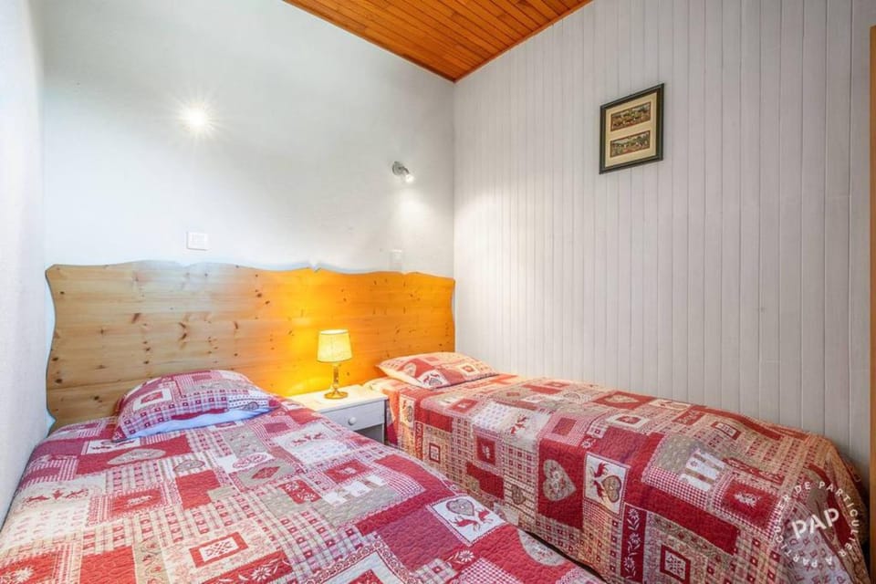 Property building, Living room, Bedroom