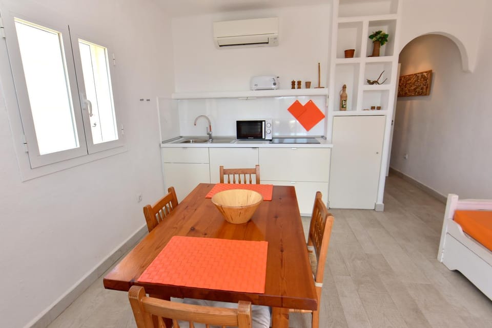 Kitchen or kitchenette, Living room, Dining area