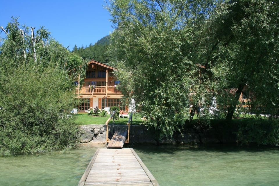 Property building, Natural landscape, Garden, Garden view, Lake view