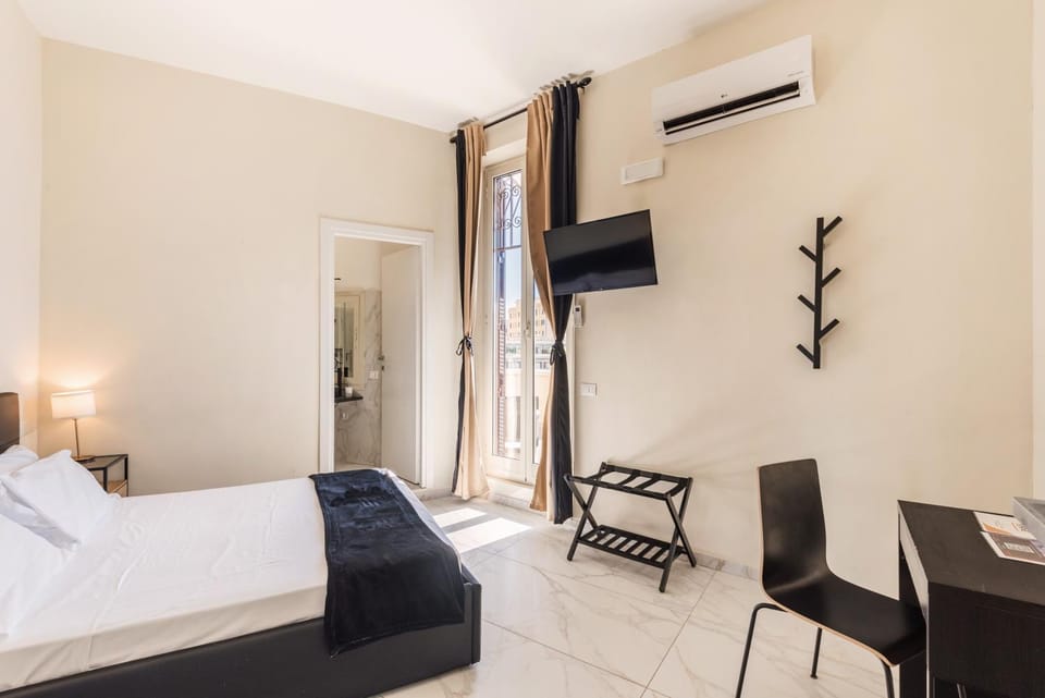 Bed, Photo of the whole room, Bedroom, air conditioner