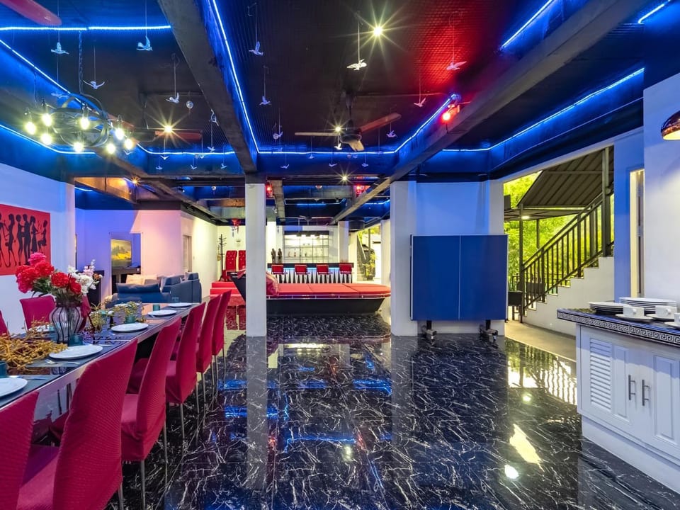 Restaurant/places to eat, Communal lounge/ TV room