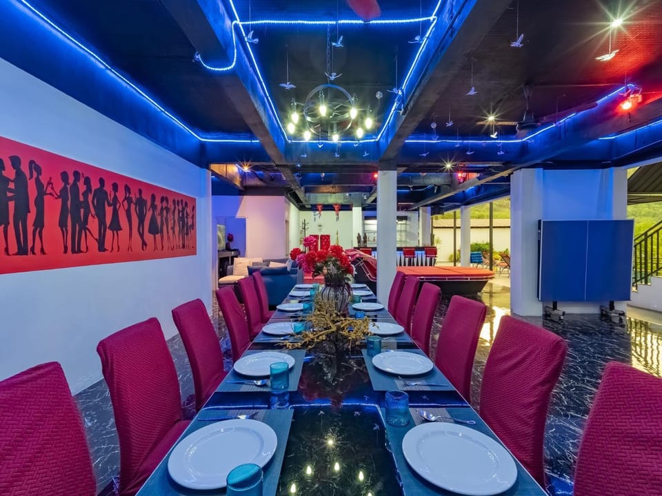 Restaurant/places to eat, Dining area