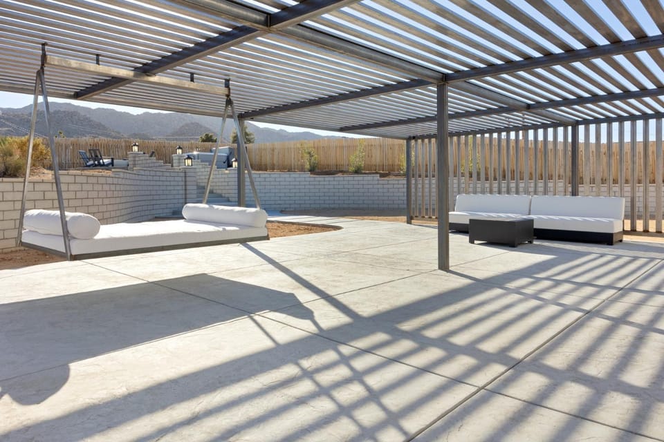 Of Wine & Gods - Hot Tub, BBQ and Fire Pit! House in Joshua Tree