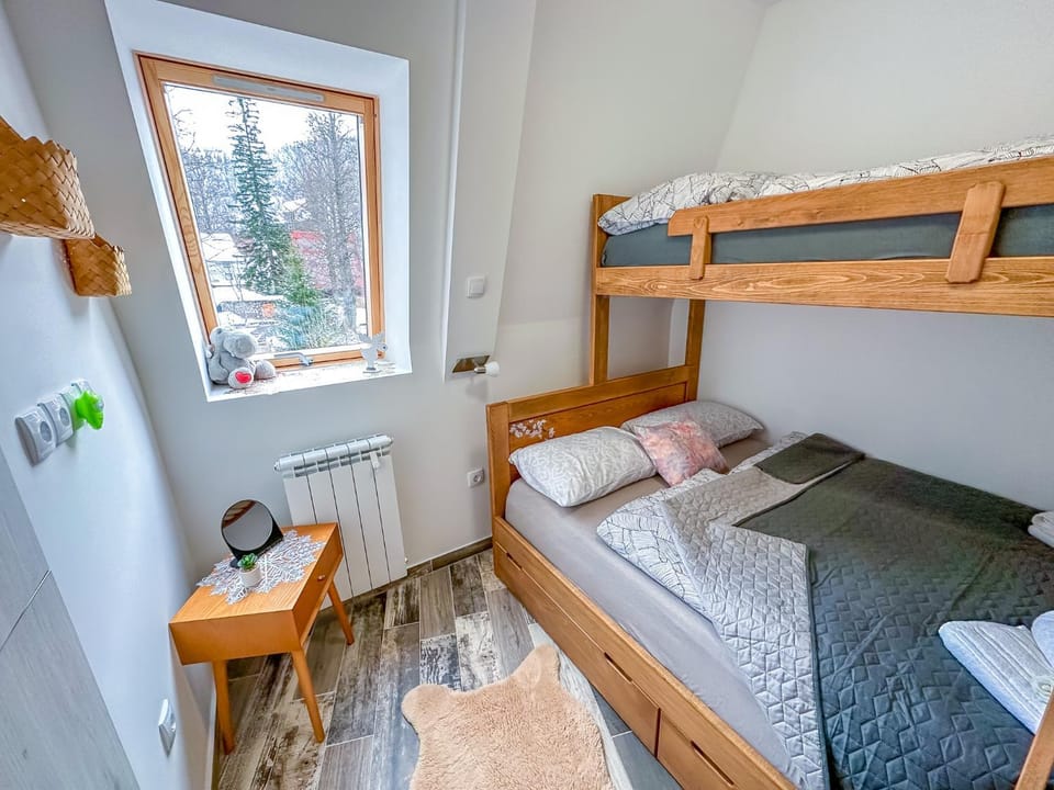 Bed, Bedroom, bunk bed, towels