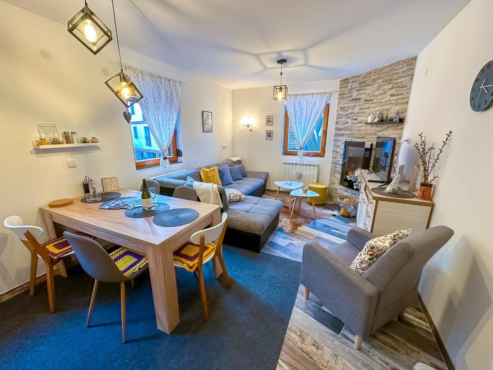 Living room, Dining area