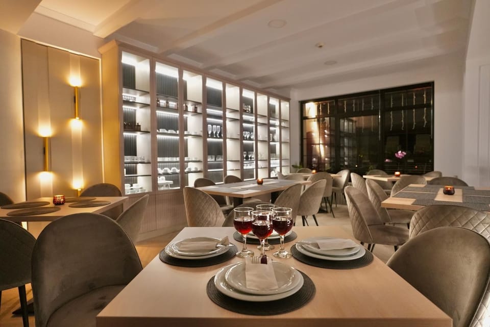 Lounge or bar, Internal: Not applicable to any particular room