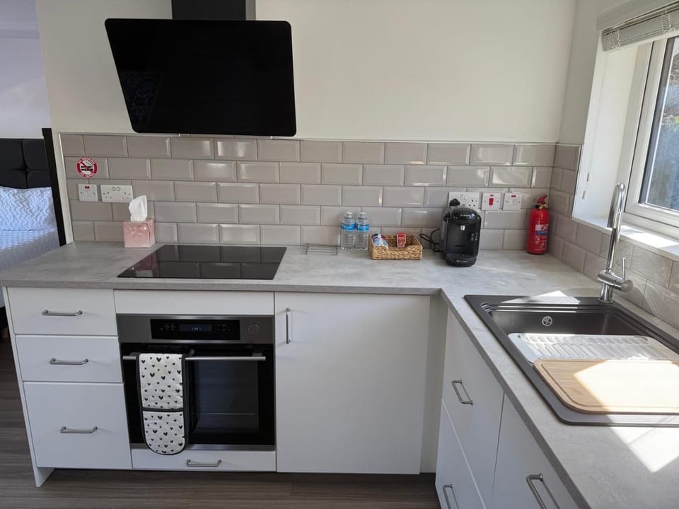 Studio appt - Sleeps 2 - Free Parking - 5min-Metro Apartment in England