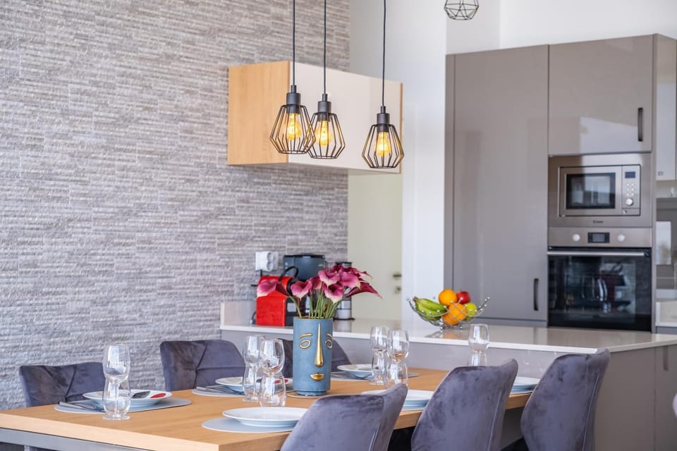 Kitchen or kitchenette, Seating area, Dining area, minibar
