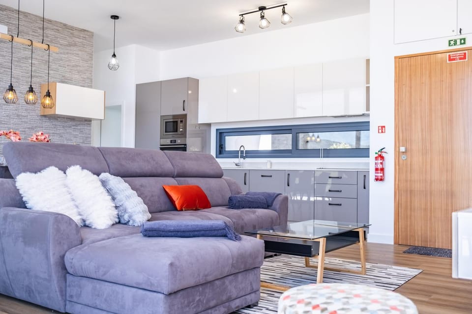 Kitchen or kitchenette, Living room, Seating area, Dining area