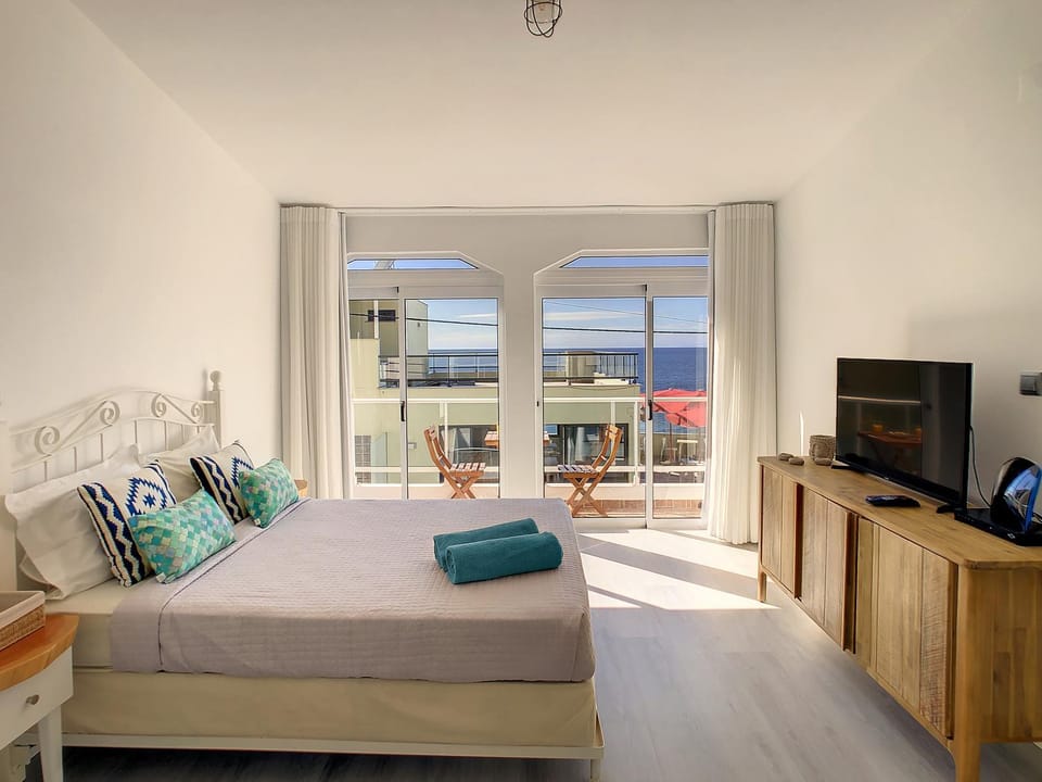 Casa Safira - Pául do Mar Gem by LovelyStay House in Madeira District