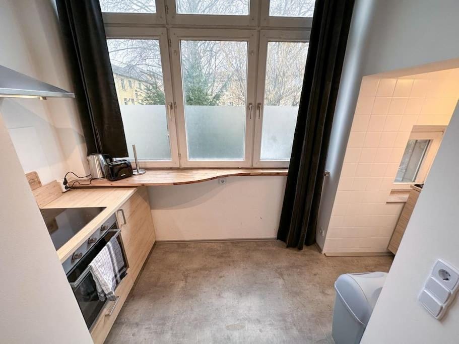 Modern City apt. -with 2 TV, Netflix and work desk Apartment in Essen