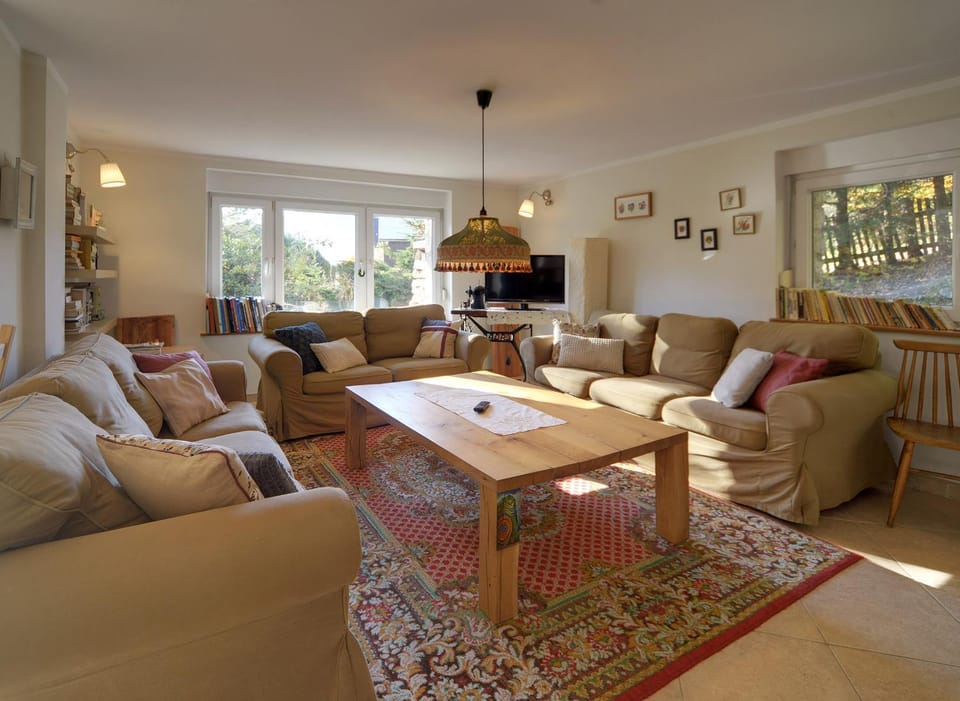 Communal lounge/ TV room, Living room, Seating area
