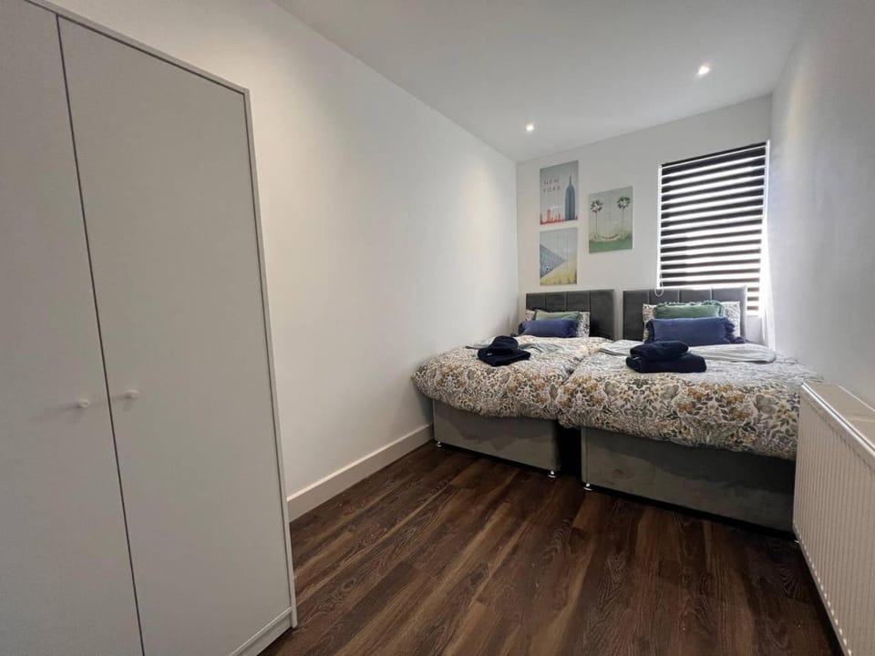 Bed, Photo of the whole room, Bedroom, wardrobe