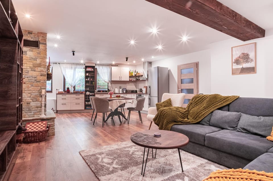 Communal lounge/ TV room, TV and multimedia, Coffee/tea facilities, Kitchen or kitchenette, Living room, Seating area, Dining area, Family, dishwasher, pet friendly, kitchen