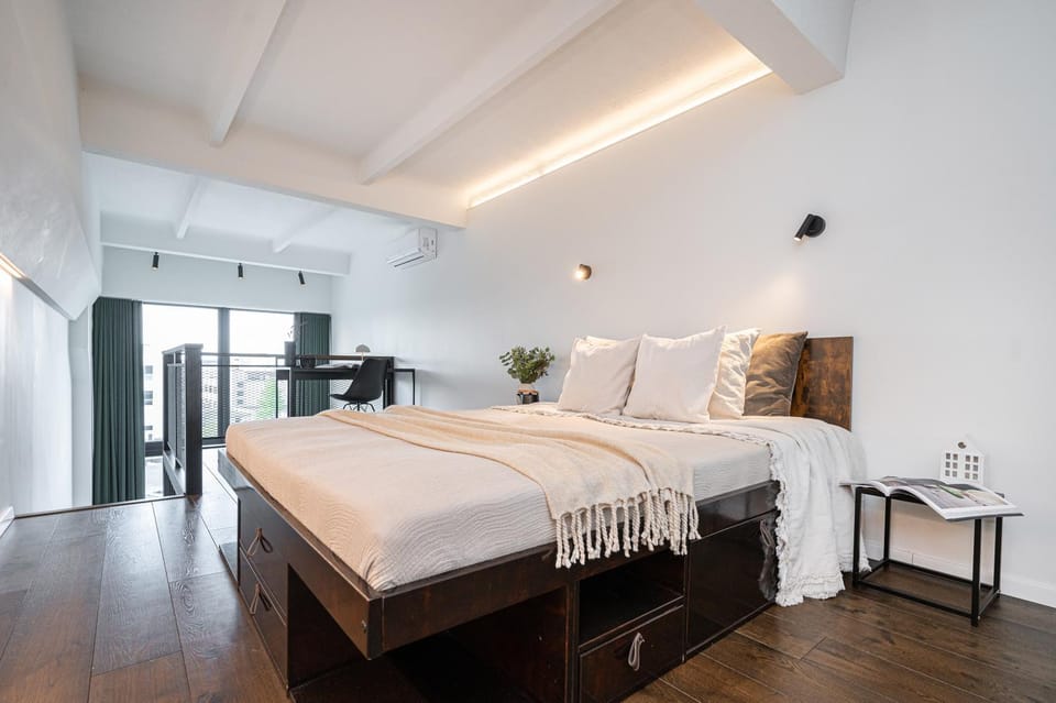 Stylish Loft, Steps to Downtown, Fast Wi-Fi Apartment in Vilnius