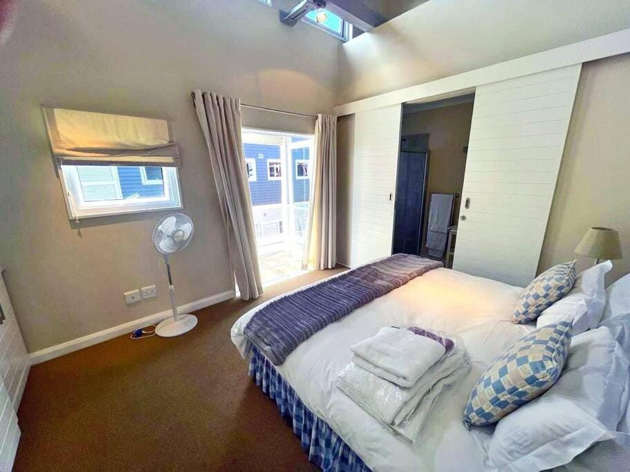 Modern Apartment with Jetty Apartment in Knysna