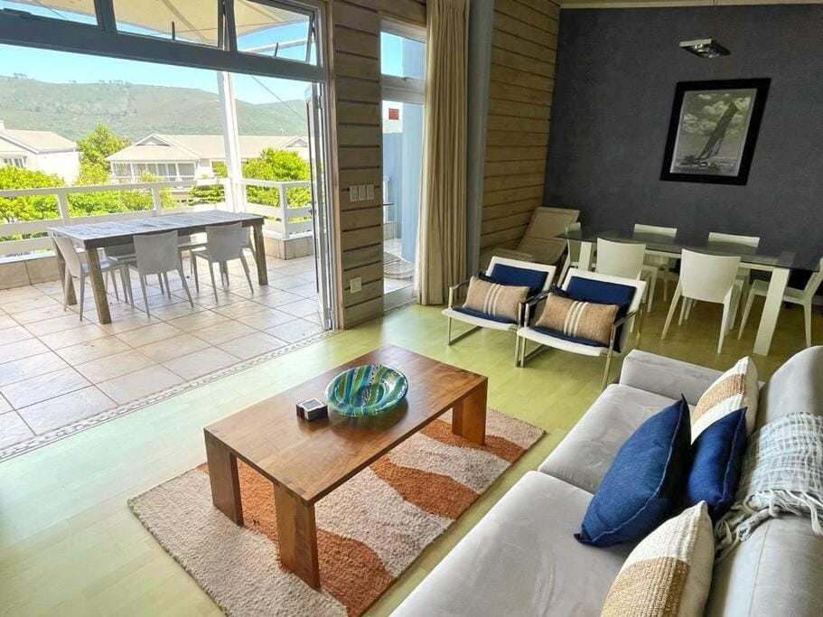 Modern Apartment with Jetty Apartment in Knysna