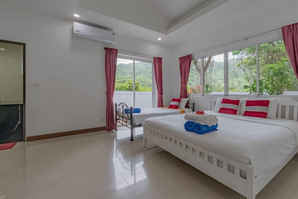 Bed, Living room, Bedroom, Mountain view