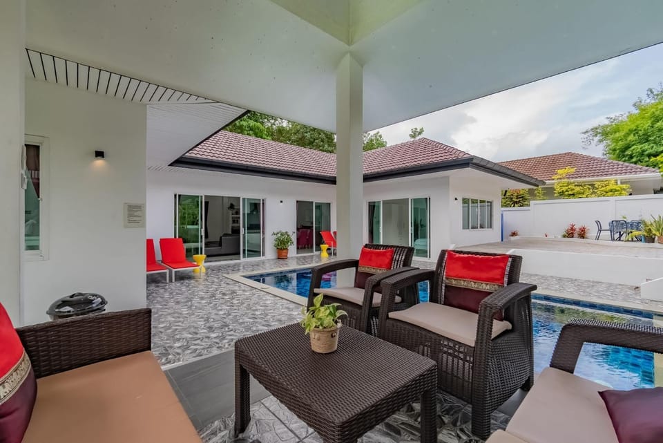 Patio, Living room