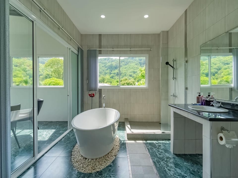 Shower, Toilet, Bathroom, Mountain view, Bath, towels