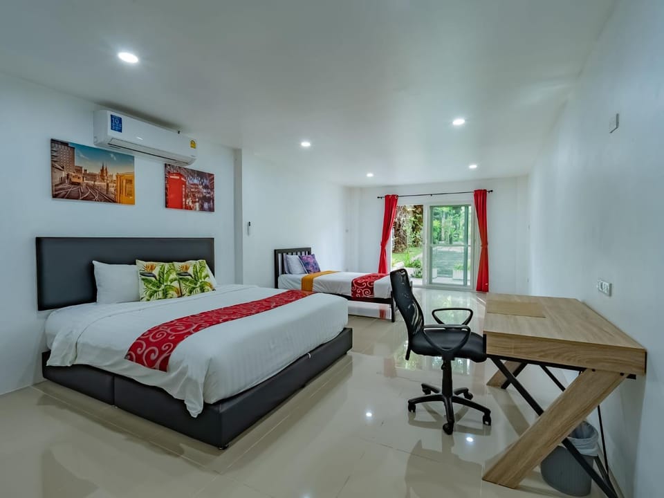 Bed, Bedroom, safe, towels, air conditioner