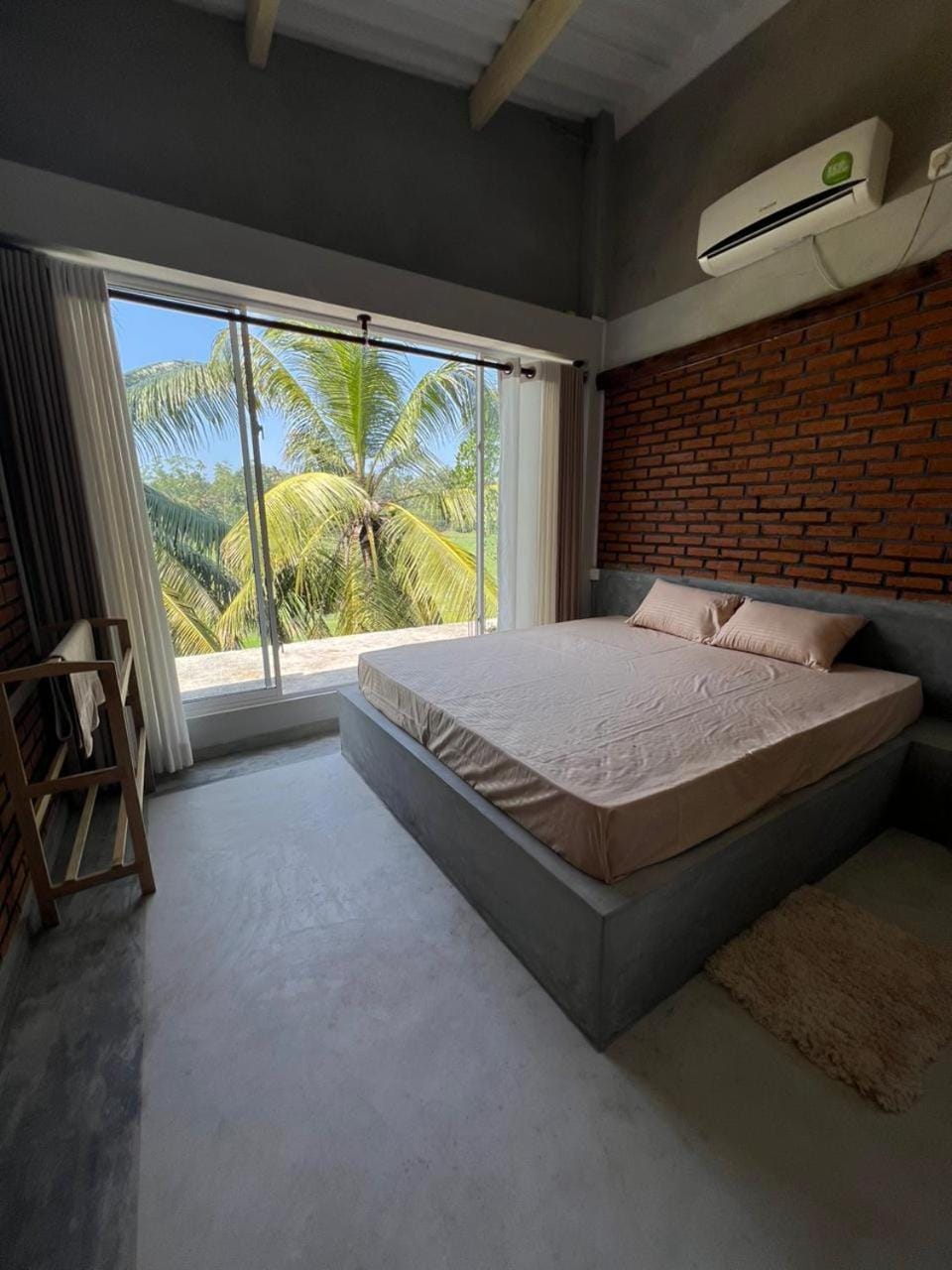 Bed, Bedroom, air conditioner