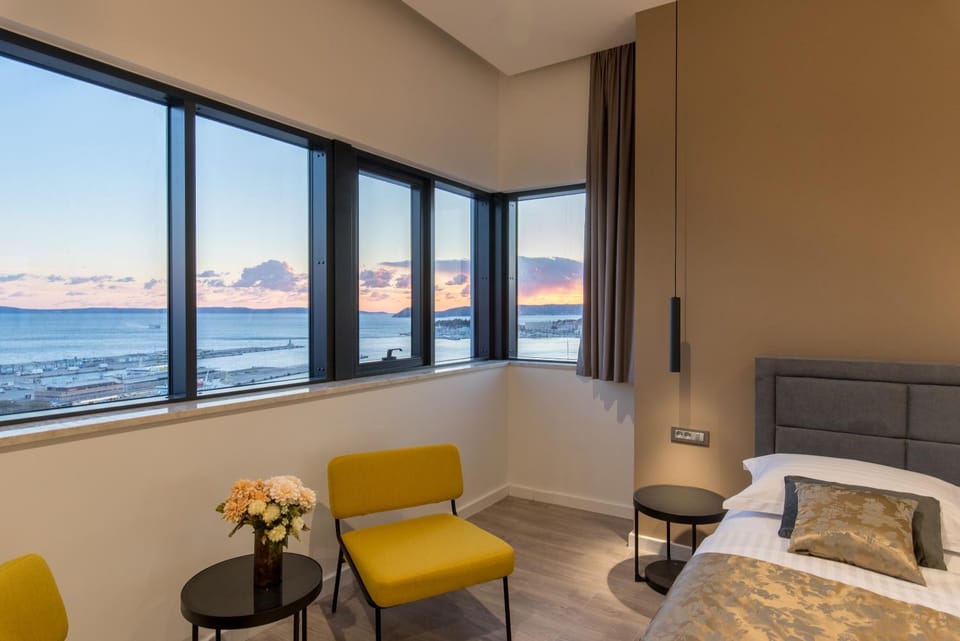 Bed, Bedroom, Sea view